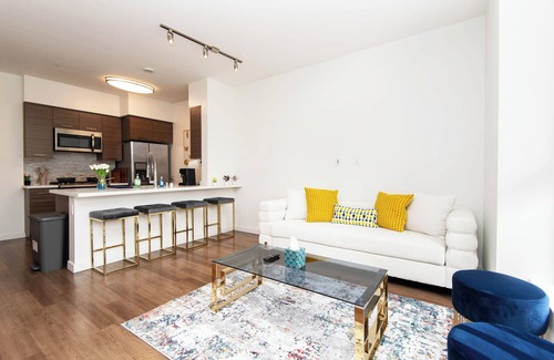 Downtown House | Luxury 1BR Pool, Gym, Rooftop and Prime Location