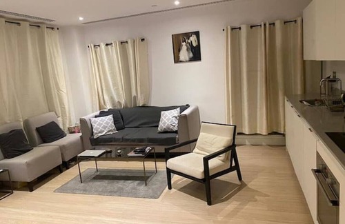Addiscombe Apartment | Luxury 2 Bedroom 2 Bathroom Apartment East Croydon