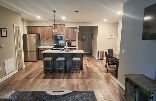 Collierville Apartment | Luxury 2 Bedroom 2 Bath and 1 Car Garage with Pool