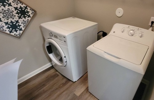 Collierville Apartment | Luxury 2 Bedroom 2 Bath and 1 Car Garage with Pool