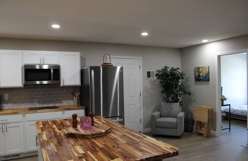 Manlius Apartment | Luxury 2-bedroom apartment in excellent Manlius with WiFi, AC
