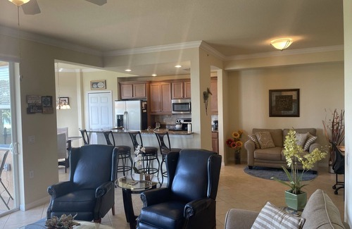 Bradenton Condo | Luxury 2 BR/2 BA Country Club Condo!