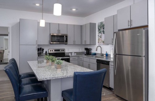 Pelham Apartment | Luxury 2 BR near Oak Mtn Park
