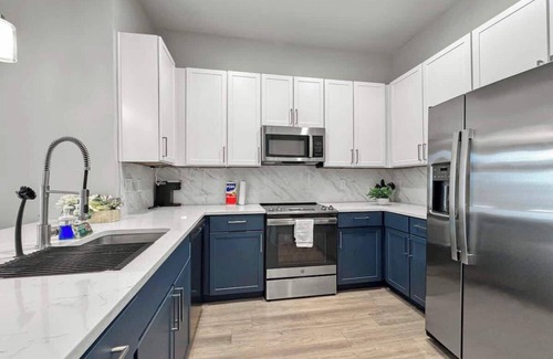 Deep Ellum Apartment | Luxury 2BD | DT Deep Ellum | 4 Beds | Free Parking