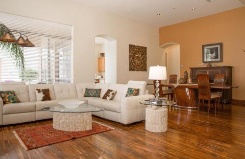Talon Retreat House | Luxury-3 bed-Two full Master-Best Location
