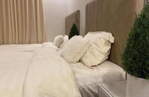 Al Hamra Apartment | Luxury 3 Bedroom Apartment - Very Spacious