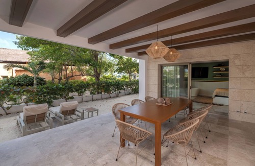 Playa Mujeres Apartment | Luxury 3 Bedroom Beachfront Cancun Vila