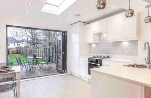 Plaistow and Sundridge House | Luxury 3 Bedroom House in Bromley, South East London