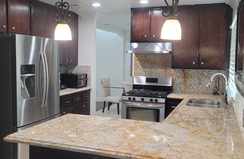 Southridge Village House | Luxury 3-bedroom house in beautiful Fontana with WiFi, AC. Enjoy your stay