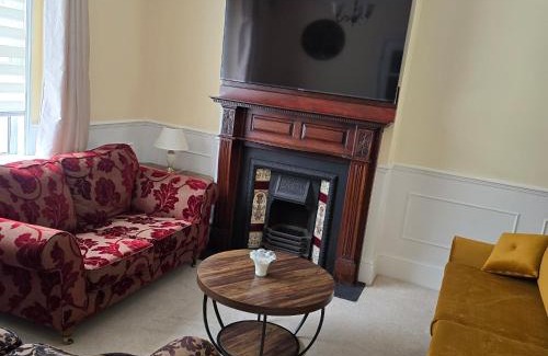 New Cross Apartment | Luxury 3 Double Bedroom Property in South East London