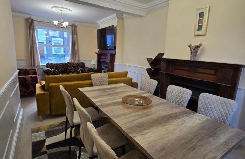 New Cross Apartment | Luxury 3 Double Bedroom Property in South East London