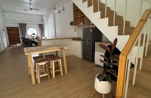 Su Thep House | Luxury 3 King Bed Walk in Closet Baan Samurai Suan Buak Haad Old City Chiang Mai