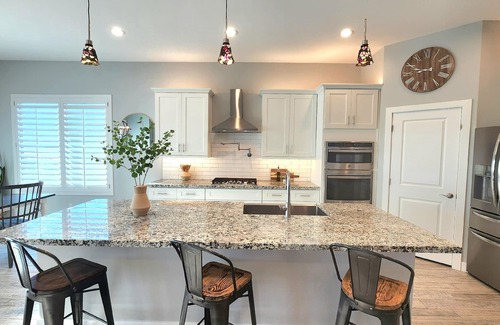 Peoria House | Luxury 3BR 3BA Villa, Private Pool, Pet Friendly*, Indoor Fireplace, 1.25 Acres