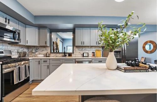 Lemont House | Luxury 3BR with Game Room