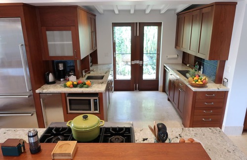 East End Villa | Luxury 4 Bed Villa, by beach, 30' infinity pool, hot tub, gym.