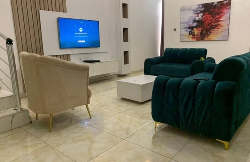 Ofin House | "Luxury 4-Bedroom Duplex in Lekki Lagos - Your Perfect Getaway
