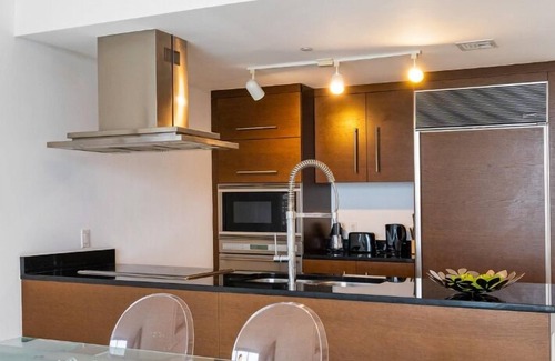 Downtown Miami Apartment | Luxury 49th floor Resort Condo 1BD ICON Brickell