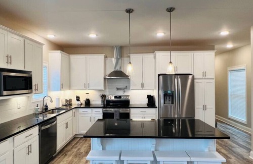 Augusta House | Luxury 4B/4.5b Home, EV Charger, deck by MCG #6