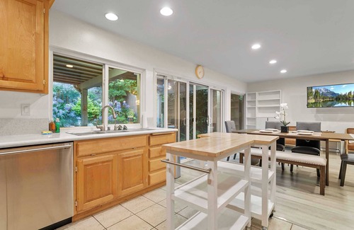 Whittier House | Luxury 4BR Home with Lush Garden Oasis & Resort-Style Amenities #41808