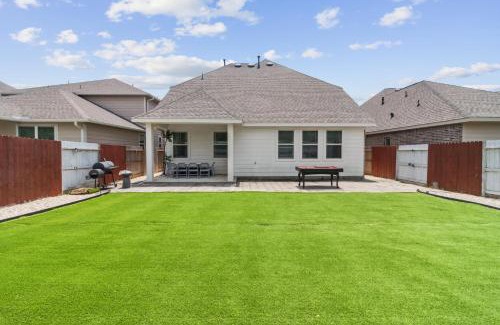 Katy House | Luxury 4BRS-3Baths Home, King Bed & Private Gym