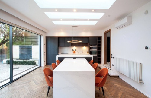 Cray Valley West House | Luxury 5-Bed, 4-Bath Home for the Ultimate Escape