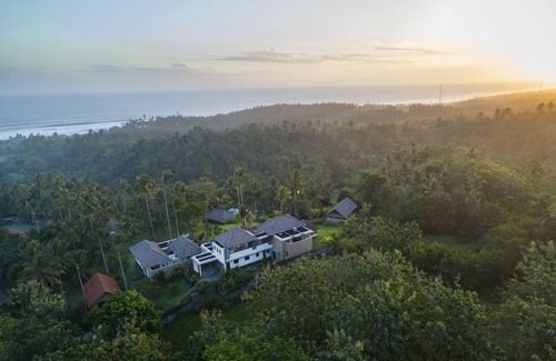 Suraberata Villa | Luxury 5 Bedroom Villa near Balian Beach
