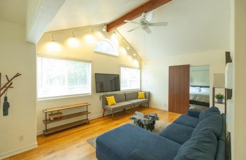 Tamalpais-Homestead Valley House | Luxury 5-BR Home in Mill Valley Near Golden Gate