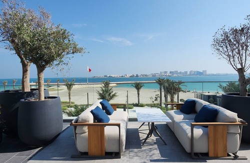 Muharraq Apartment | Luxury 5-Star Hotel Beachfront Resort.nWalking ditance to Marassi Galleria Mall.