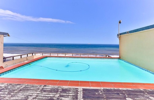 Westbrook House | Luxury 6 sleeper: nature’s symphony of ocean, beach, 180degrees views & dolphins