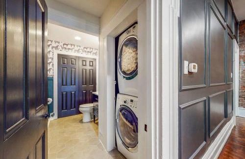 Phoenix Hill House | Luxury 8 Bed/4 Ba NuLu Home Private yard/parking