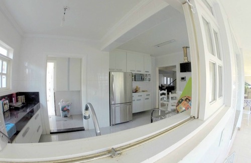 Saquarema House | Luxury and comfort just steps from the sea.Standard international west coast USA