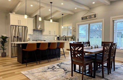 Darien House | Luxury and Cozy Family Home