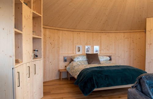 Glasgow Ski Chalet | Luxury and Peaceful 1-bed Roundhouse with Hot Tub