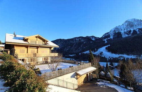 Rougemont Apartment | Luxury Apartment 'Chalet Solidage' with Mountain View