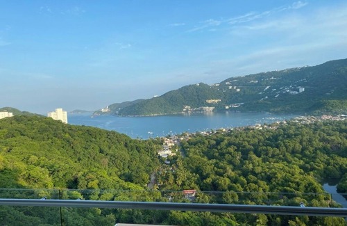 State of Mexico Apartment | Luxury apartment in Acapulco with WiFi, AC,