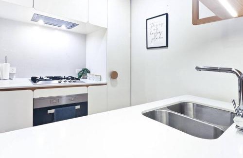 Doncaster Apartment | Luxury apartment in Mel east with special kids bed