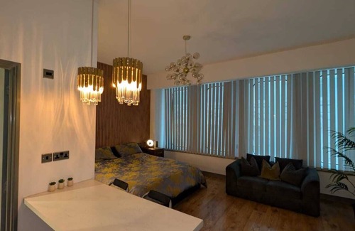 The Docks Apartment | Luxury apartment near the waterfront – prestigious Water Street location!