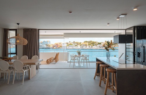 Pietermaai District Apartment | Luxury apartment with spectacular view over the sea, Handelskade, historic city