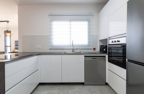 Or Yehuda Apartment | Luxury APT 3 BR New Tower Parking
