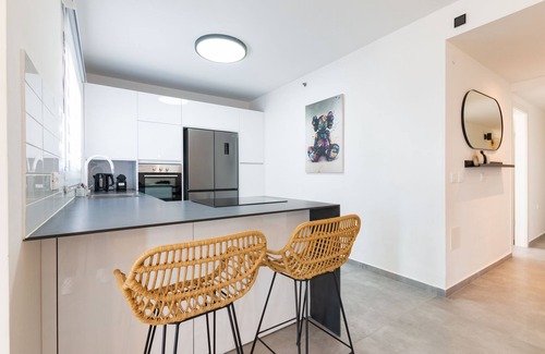 Or Yehuda Apartment | Luxury APT 3 BR New Tower Parking
