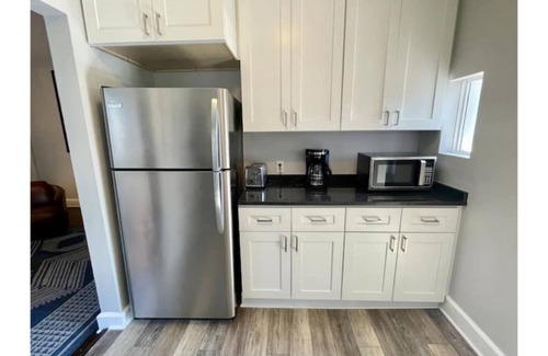 Weinland Park House | Luxury Apt. Near Downtown/King Bed/Hot Tub/Private Patio