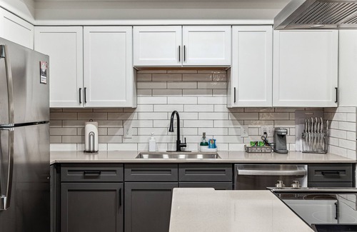 Frisco Apartment | Luxury Apt with Eco-Friendly Touches & Garage Parking