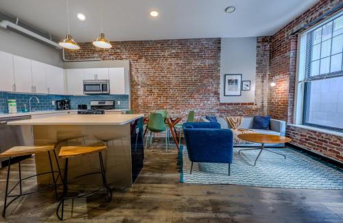 Downtown Boston Apartment | Luxury at 3br 2ba 200mbps Internet