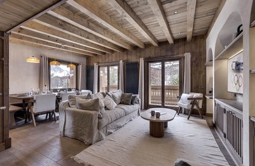 Le Cret Apartment | Luxury at the Slopes with Exclusive Service