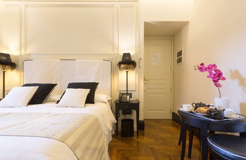 Celio Bed & Breakfast | Luxury B&B room at Colosseum bathroom ensuite