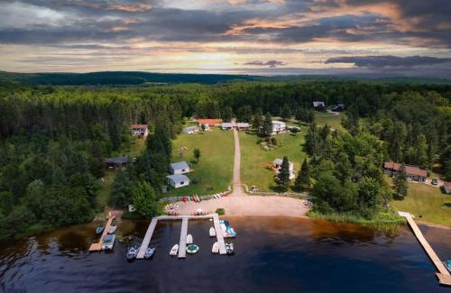 Magnetawan House | Luxury Beach Cottage - Maijac Resort & Marina