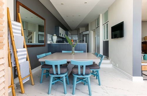 Camps Bay Villa | Luxury Beach House - Spectacular Camps Bay Views