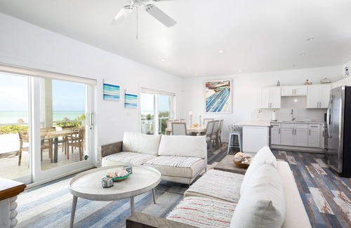 Parrot Cay Villa | Luxury Beach House Villa with beachfront access & infinity pool in North Caicos!