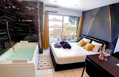 Frontignan Apartment | Luxury Beach Room