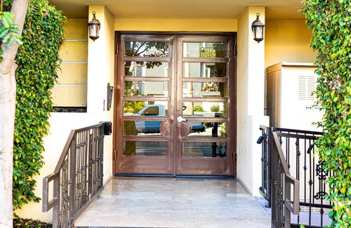 Beverly Hills Apartment | Luxury Beverly Hills Apartment